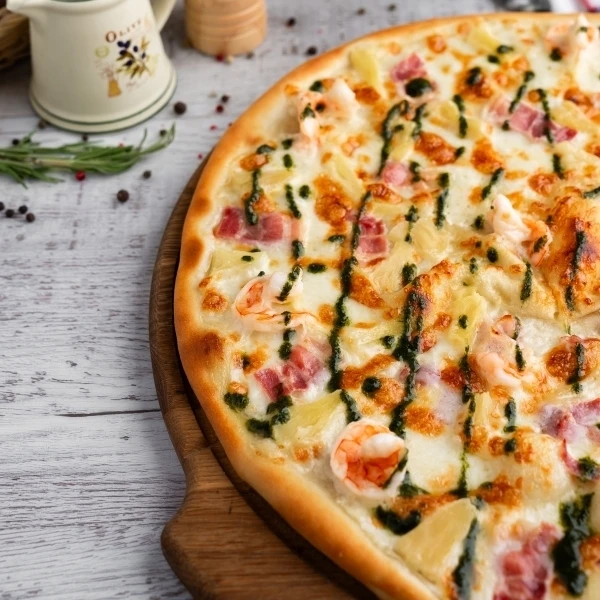 Пицца с креветками и беконом 30 см