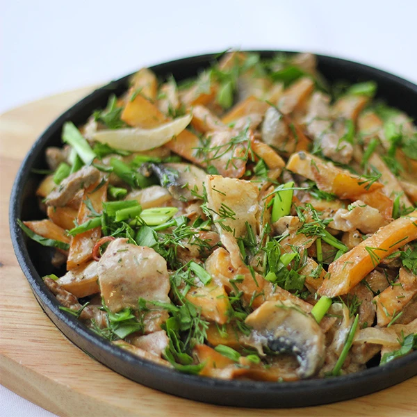 Горячая сковорода со свининой