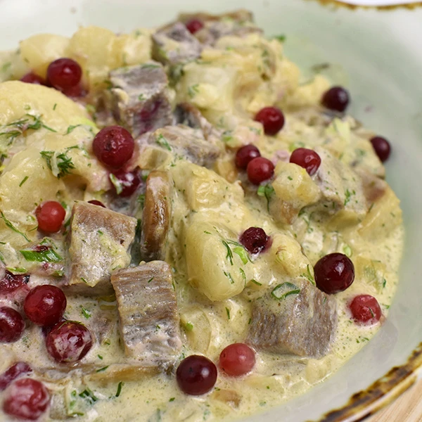 Язычок говяжий с брусникой