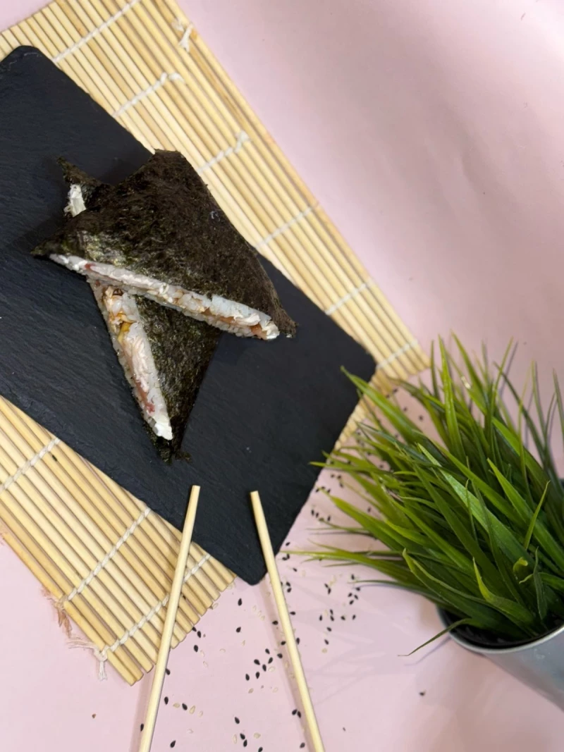 ЯПОНСКИЙ СЭНДВИЧ + соус