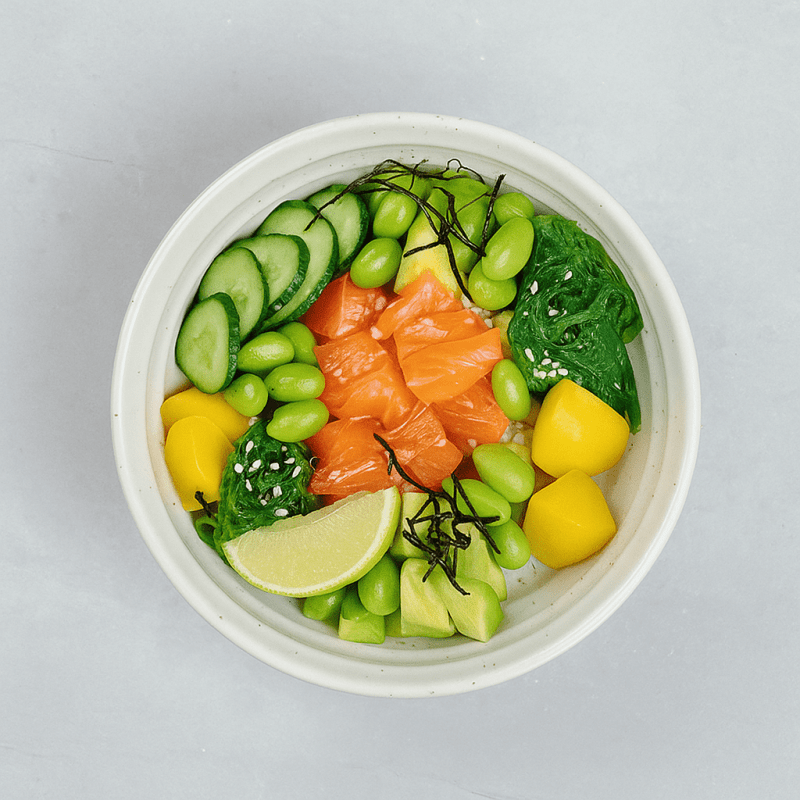 Поке с лососем с соусом на выбор: