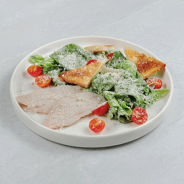 Салат Цезарь с цыпленком