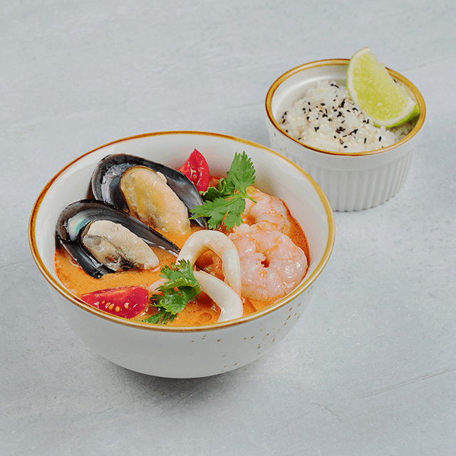 Том ям с морепродуктами