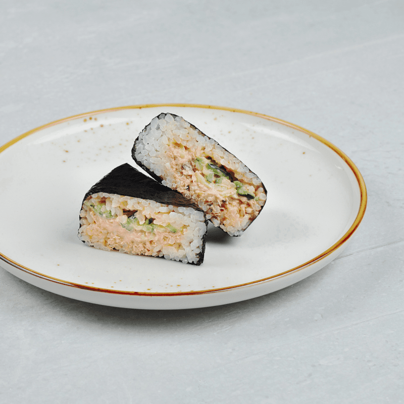 Онигири с тунцом спайси