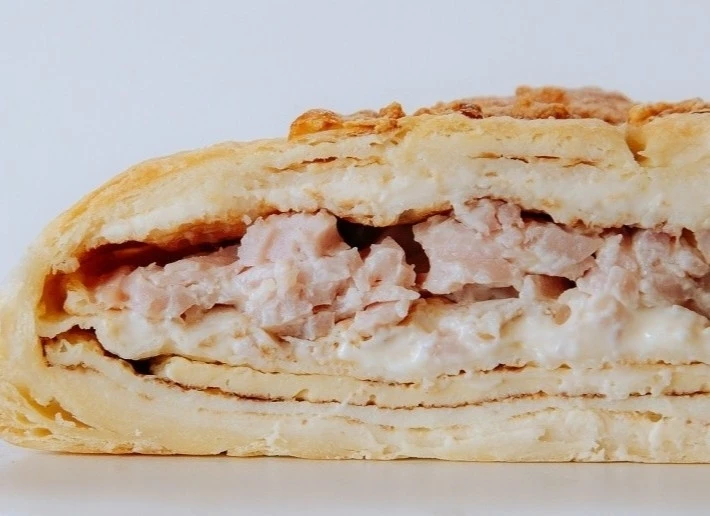 Курник с ветчиной и омлетом