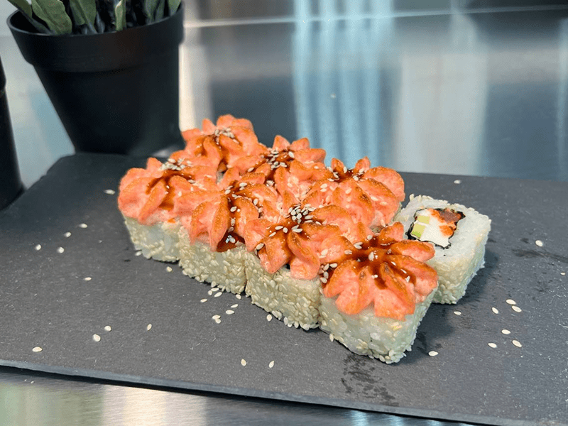 Ролл запеченный тунец