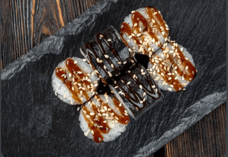 Ролл маки с угрем