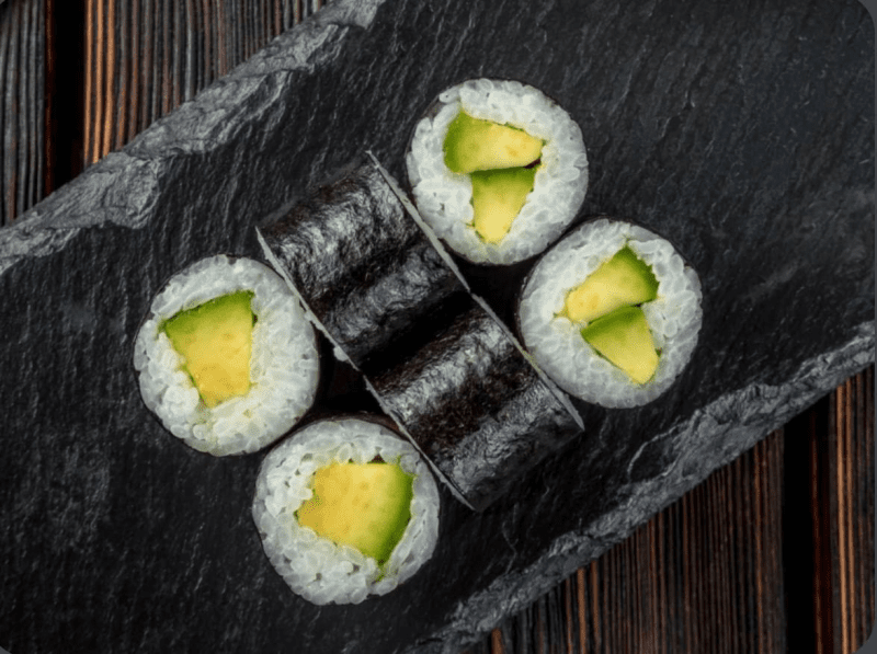 Ролл маки с авокадо