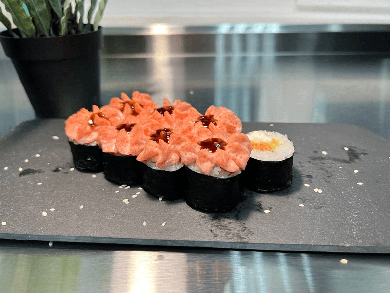 Ролл запеченный лосось