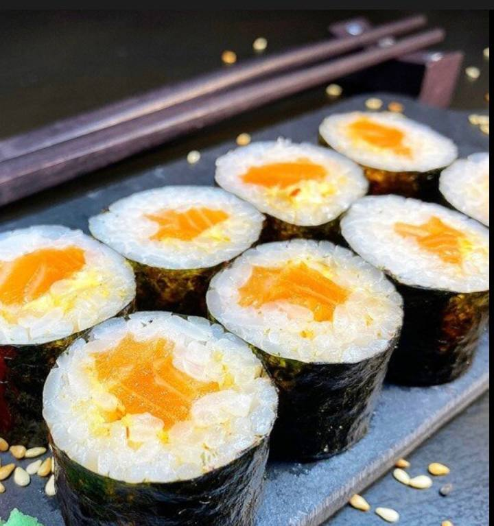 Ролл маки спайси лосось