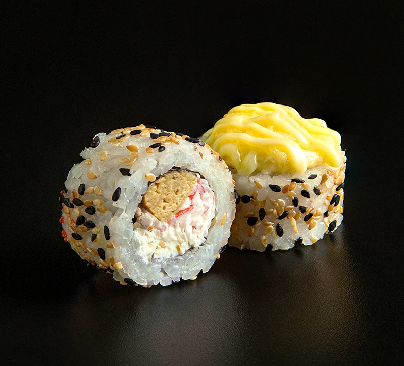 ЗАПЕЧЕННЫЙ С КРАБОМ И ТАМАГО В КУНЖУТЕ