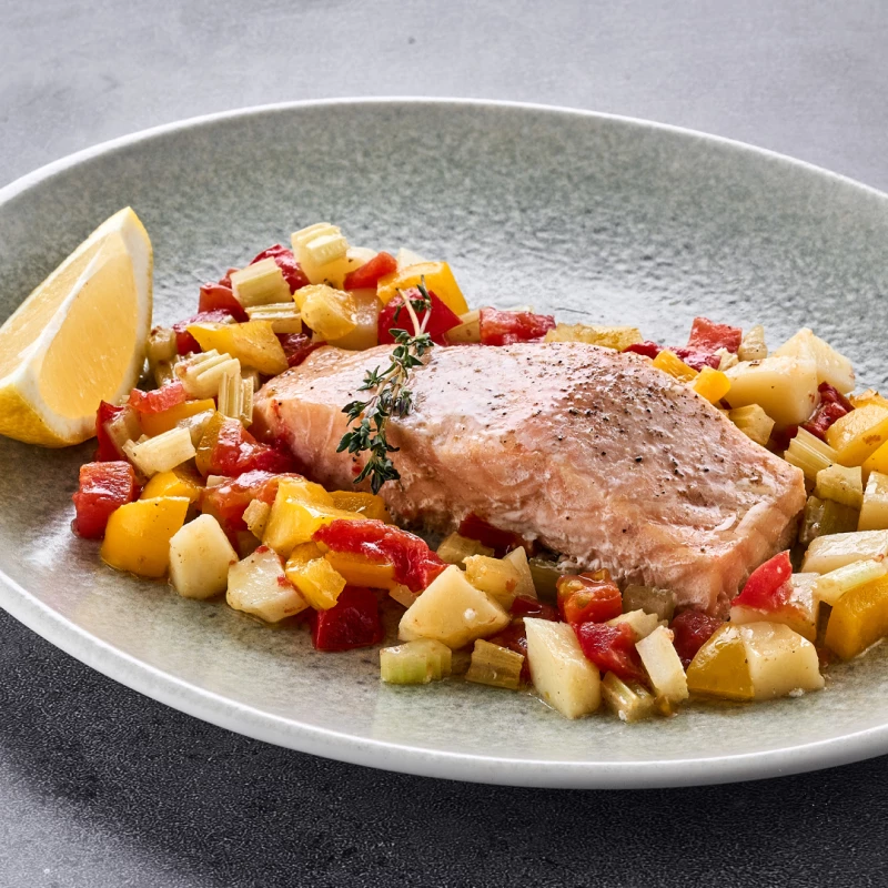 Семга запеченая с овощами