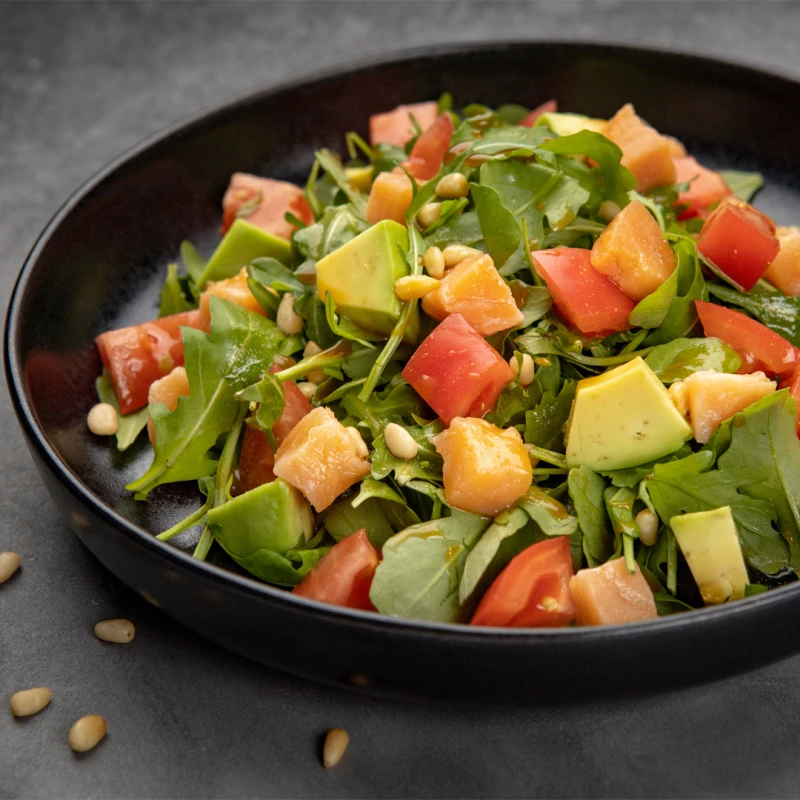 Салат руккола с семгой