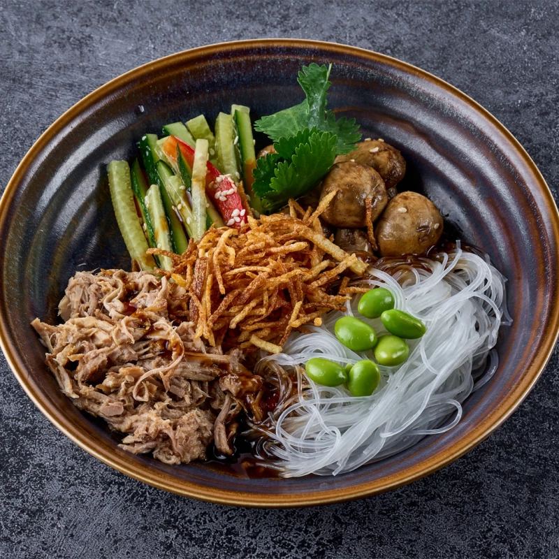 Азиатский салат с рваной свининой