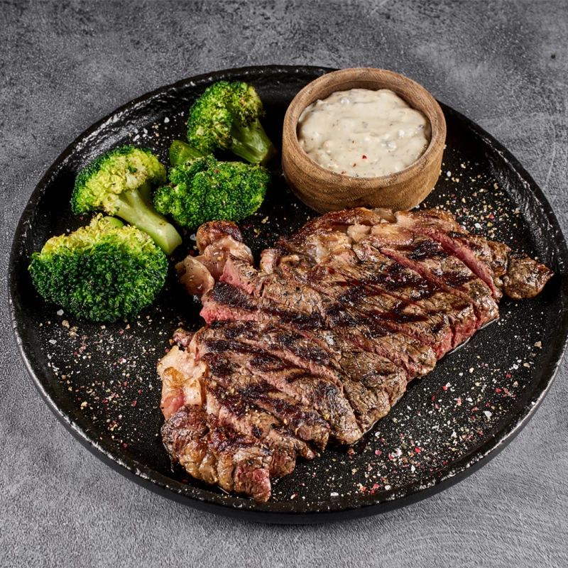 Стейк стриплойн в фирменном маринаде