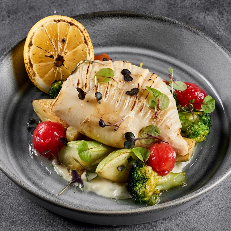 Стейк кальмара с овощами