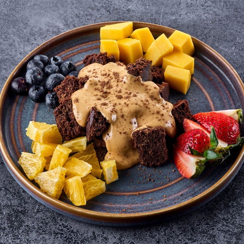 Сметаник с сезонными фруктами