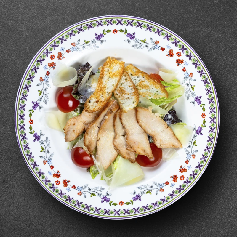 Салат Цезарь с курицей