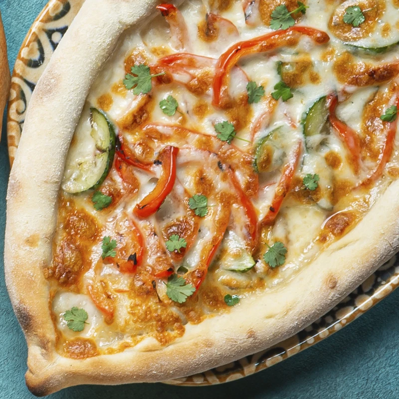 Пиде с печеными овощами и домашним сыром