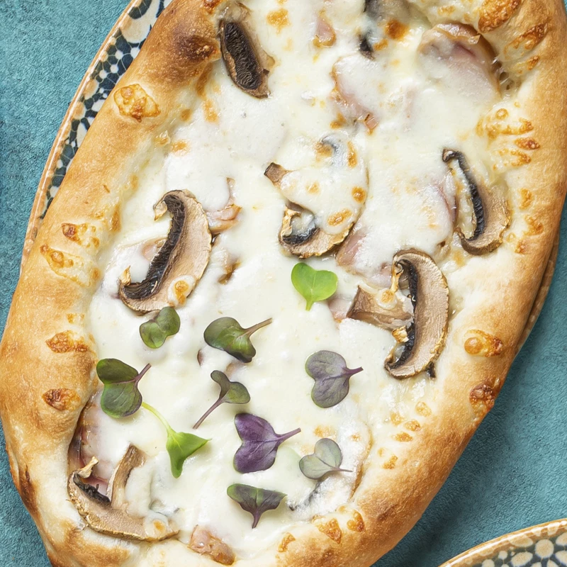 Пиде с курицей и шампиньонами