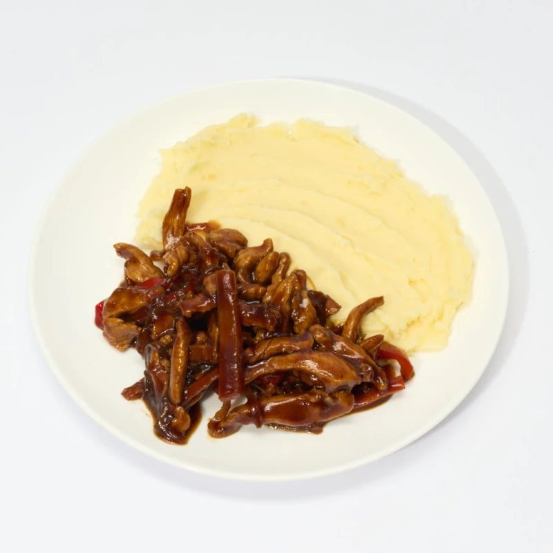 Поджарка из курицы с картофельным пюре