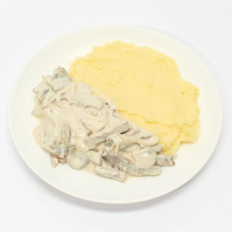 Бефстроганов из говядины с картофельным пюре