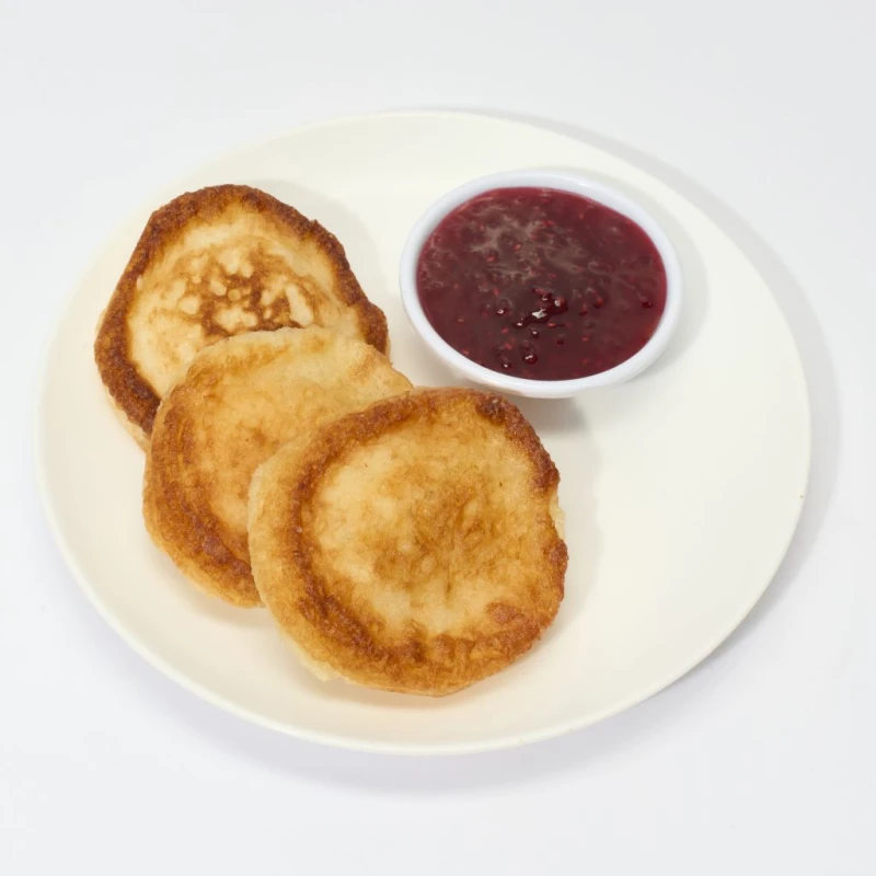 Оладушки с малиновым вареньем