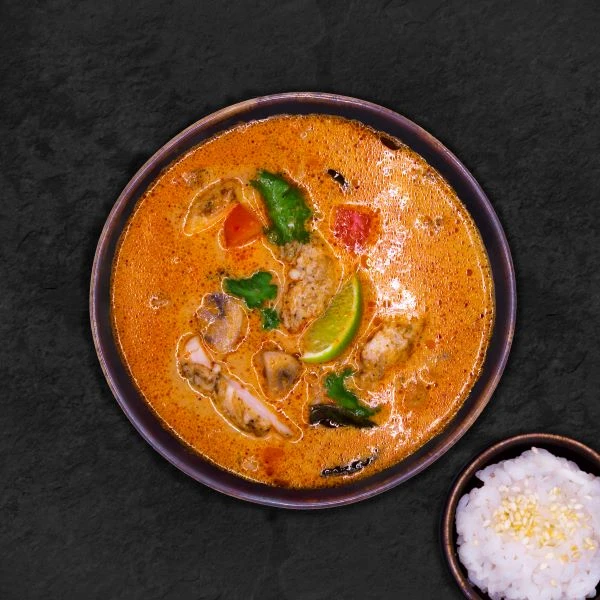 Кисло острая суп с курицей (Том ям)