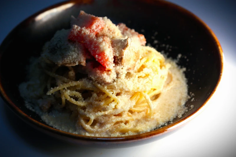 Спагетти с курицей и грибами в сливочном соусе