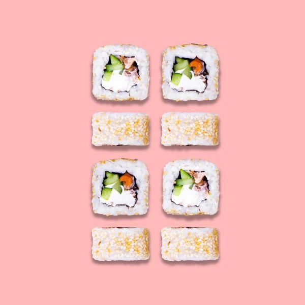 В кунжуте с жареным лососем*