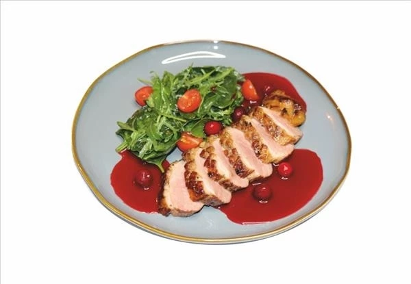 Утиное филе с клюквенным соусом