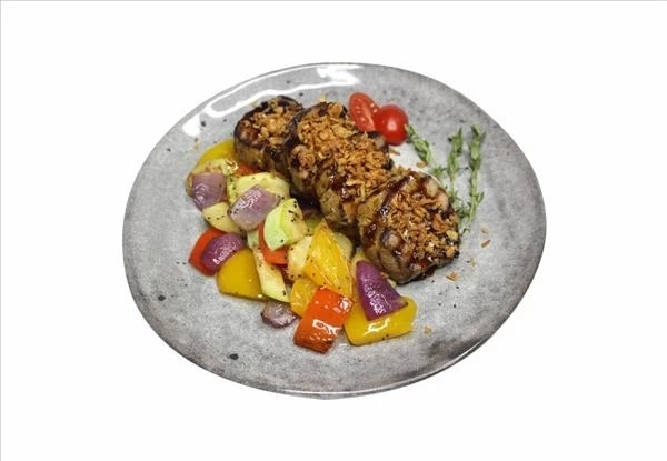 Медальоны свиные с овощами
