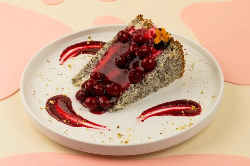 Маковый торт с вишней 170 гр