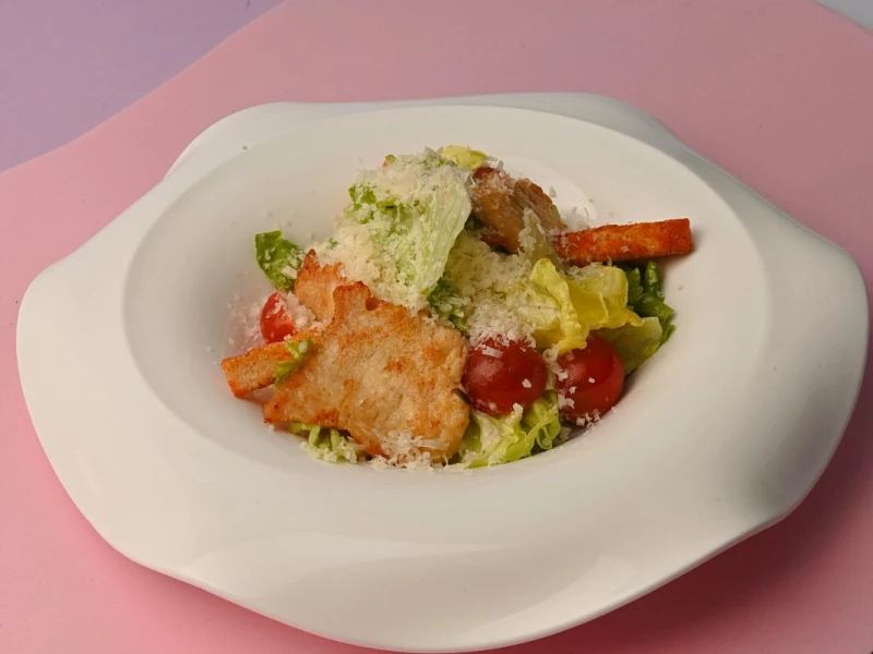 Детский салат Цезарь с курочкой