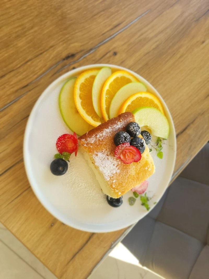 Творожная запеканка с ягодами