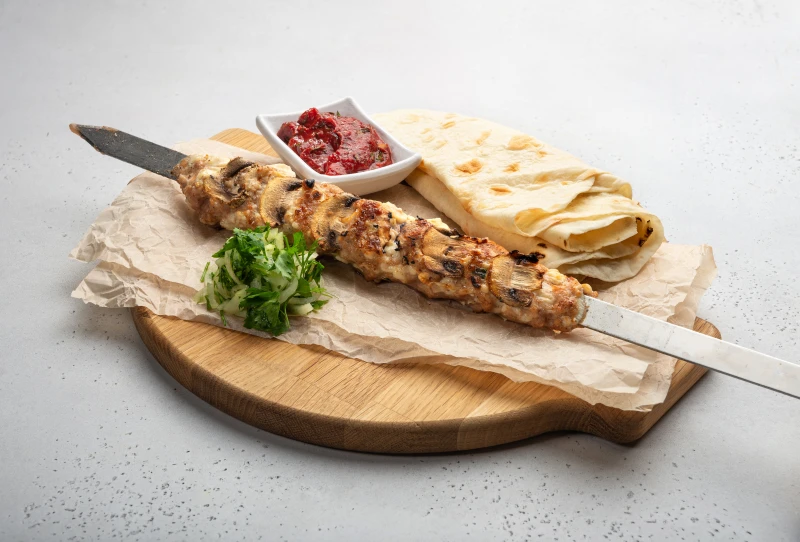 Люля кебаб из курицы с сыром и грибами