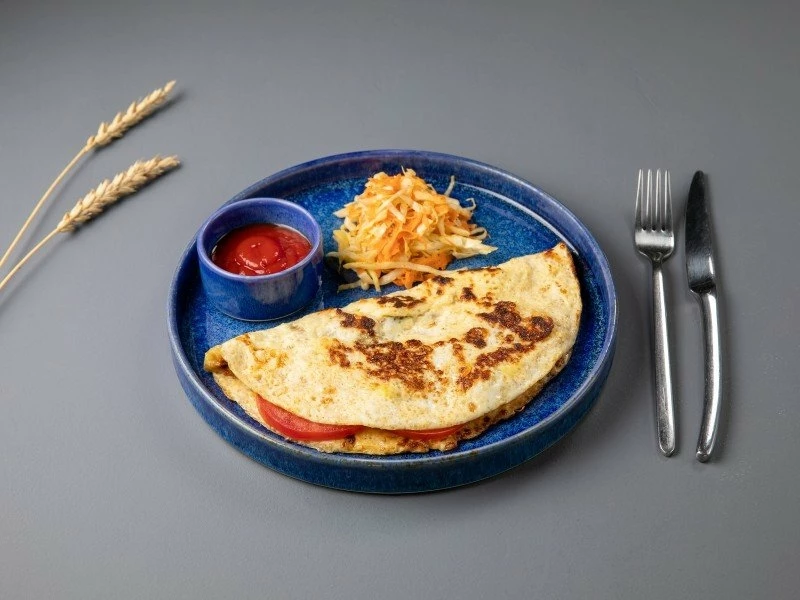 Омлет с помидорами