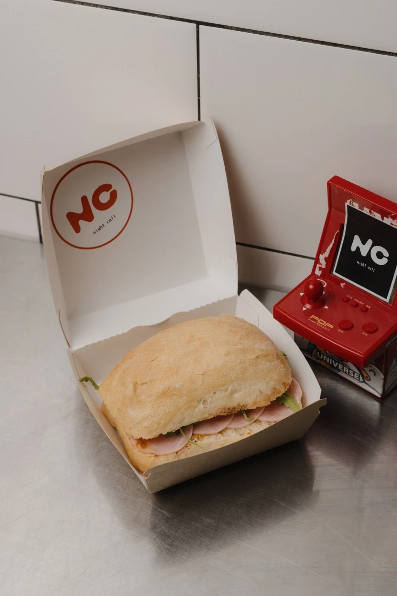 Сэндвич с ветчиной и руколой 