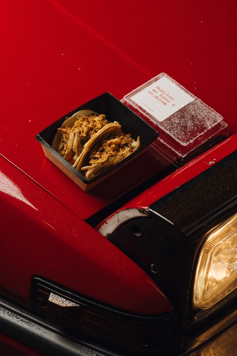 Тако с рваной свининой и вялеными томатами