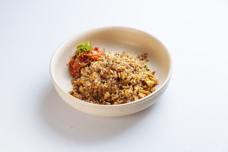 Завтрак жареный рис с яйцом 