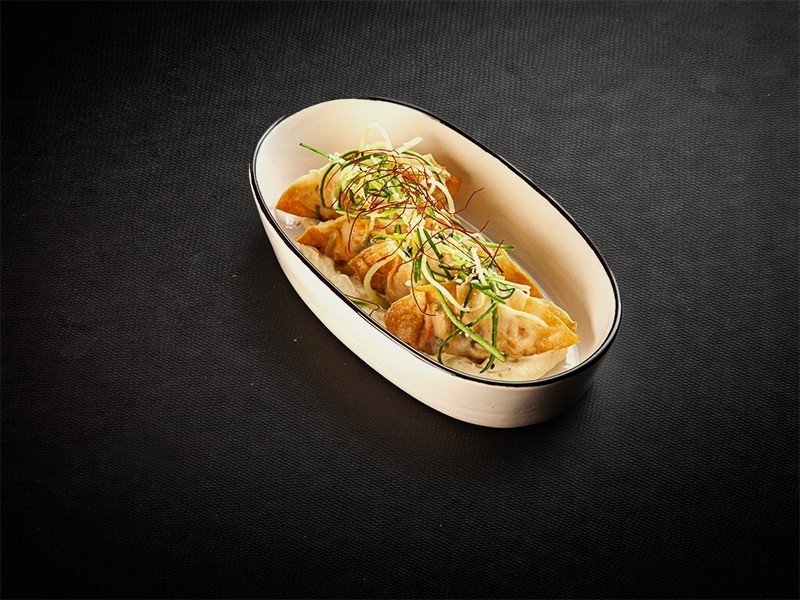 26 Корейские жареные дамплинги с курицей 110 гр