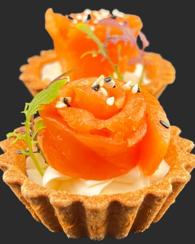 Тарталетка с лососем