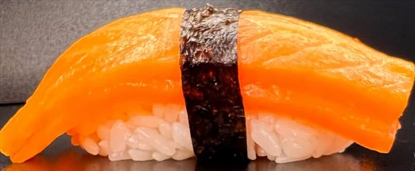 Суши с лососем