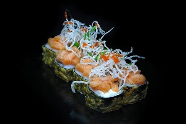 Темпура ролл с лососем (8 шт)