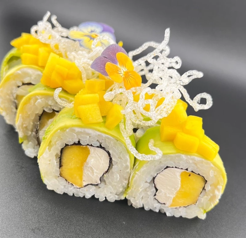 Филадельфия с авокадо и манго