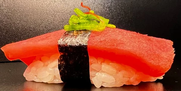 Суши с тунцом