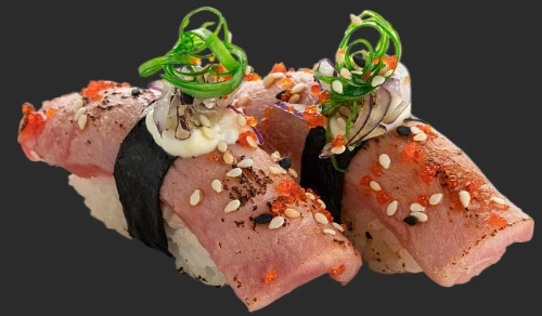 Суши с опаленным тунцом