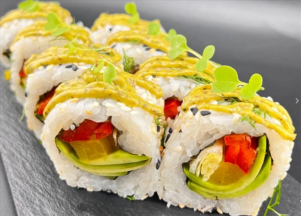  Ролл с такуаном и овощами