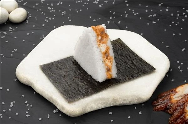 Онигири с угрем 