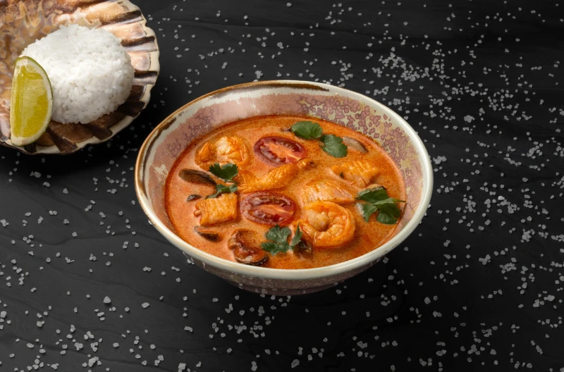 Том Ям с лососем 